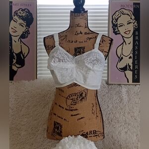 Vintage 1950's 1960's  Ivory Pinup Bullet Bra  PennyRich 32 i